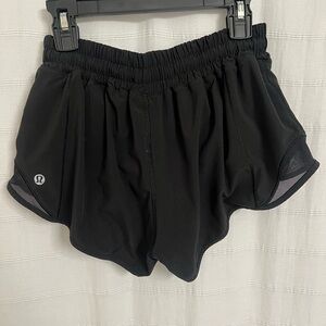 Lululemon Hotty Hot Low Rise Shorts 2.5”